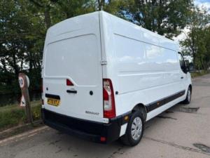 2020 Renault Master 2.3 Dci 35 Business Fwd Lwb Medium Roof Euro 6 4dr in White — image 6
