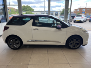 2014 Citroen Ds3 1.6 E-Hdi Airdream Dstyle Plus in White — image 4
