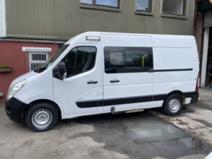 2018 Vauxhall Movano 2.3 Cdti 3500 Mess Van Crewcab in White — image 3