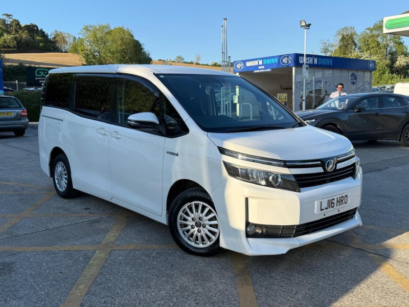 2025 Toyota Noah Toyota Noah Voxy Hybrid Auto 1.8 Petrol in White — image 1