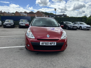 2011 Renault Clio 1.6 Vvt Expression in Red — image 2
