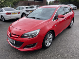 2013 Vauxhall Astra 2.0 Cdti Sri in Red — image 2
