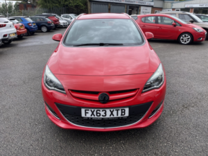 2013 Vauxhall Astra 2.0 Cdti Sri in Red — image 4