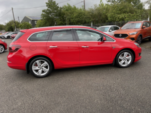 2013 Vauxhall Astra 2.0 Cdti Sri in Red — image 5