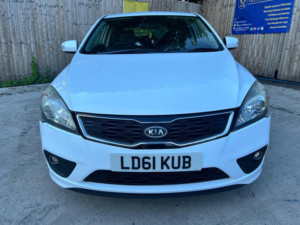 2011 Kia Proceed 1.6 Crdi 4 Euro 5 3dr in White — image 2