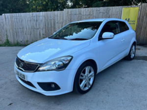 2011 Kia Proceed 1.6 Crdi 4 Euro 5 3dr in White — image 3