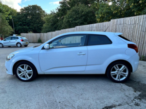 2011 Kia Proceed 1.6 Crdi 4 Euro 5 3dr in White — image 5