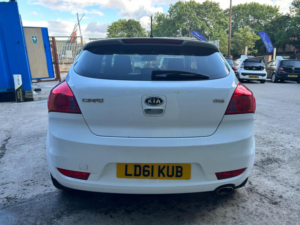 2011 Kia Proceed 1.6 Crdi 4 Euro 5 3dr in White — image 6