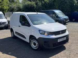 2023 Peugeot Partner 1.5 Partner Standard 1000 Professional Premium+ Bhdi 100 S&s Manual in White — image 3