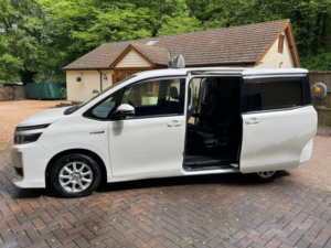 2014 Toyota Voxy 1.8 Hybrid Synergy Drive Auto 7 Seater in White — image 5