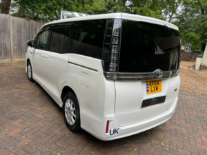 2014 Toyota Voxy 1.8 Hybrid Synergy Drive Auto 7 Seater in White — image 6