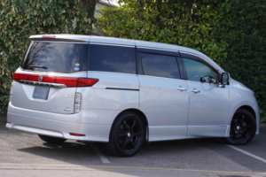 2011 Nissan Elgrand 3.5 V6 Highway Star 5dr 7 Seats in Silver — image 4