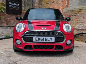 2016 MINI Hatch 2.0 5-Door Hatch Cooper Sd in Red — image 2