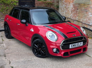 2016 MINI Hatch 2.0 5-Door Hatch Cooper Sd in Red — image 3