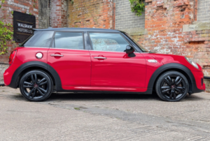 2016 MINI Hatch 2.0 5-Door Hatch Cooper Sd in Red — image 4