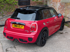 2016 MINI Hatch 2.0 5-Door Hatch Cooper Sd in Red — image 6