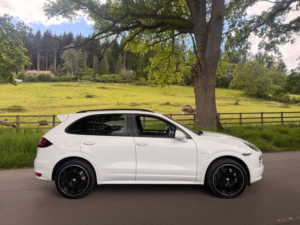 2014 Porsche Cayenne 4.2 Td V8 S SUV 5dr Diesel Tiptronics 4WD Euro 5 (s/s) (382 Ps) in White — image 2