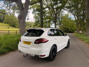 2014 Porsche Cayenne 4.2 Td V8 S SUV 5dr Diesel Tiptronics 4WD Euro 5 (s/s) (382 Ps) in White — image 3