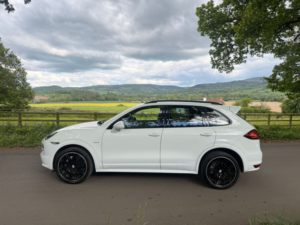 2014 Porsche Cayenne 4.2 Td V8 S SUV 5dr Diesel Tiptronics 4WD Euro 5 (s/s) (382 Ps) in White — image 6