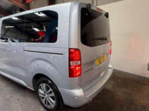 2018 Peugeot Traveller 2.0 Bluehdi Allure Standard MPV Mwb Euro 6 (s/s) 5dr (snav) in Silver — image 2