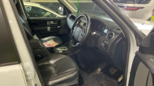 2016 Land Rover Discovery 4 3.0 Sd V6 Landmark Auto 4WD Euro 6 (s/s) 5dr in White — image 3
