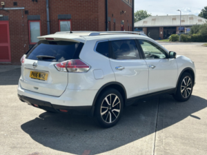 2016 Nissan Juke 1.2 Dig-T Tekna in Black — image 4