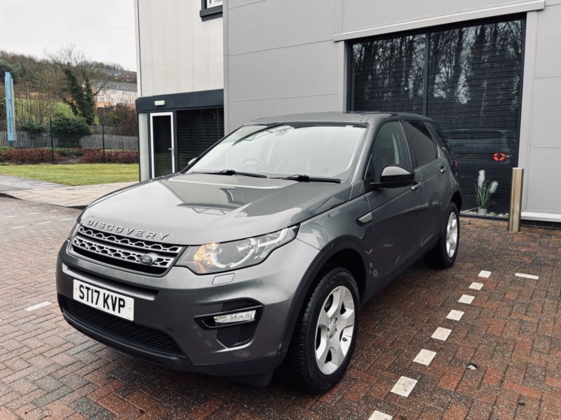 2017 Land Rover Discovery Sport 2.0 Td4 Pure Edition in Grey — image 1