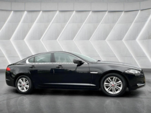 2014 Jaguar Xf 2.2d Luxury Auto Euro 5 (s/s) 4dr in Black — image 4