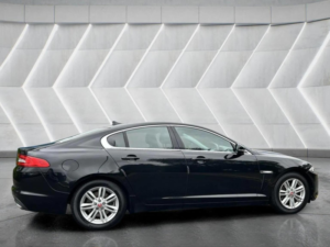 2014 Jaguar Xf 2.2d Luxury Auto Euro 5 (s/s) 4dr in Black — image 6