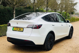 2024 Tesla Model Y (dual Motor) Long Range Auto 4wde 5dr in White — image 3