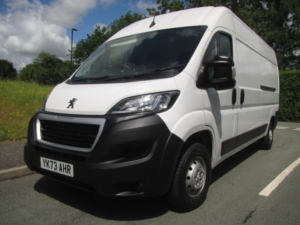 2023 Peugeot Boxer 2.2 Boxer Professional Premium+ 335 L3h2 Bluehdi 140 S&s 6-Speed Manual - Damaged Cat N - Drive Away in White — image 3