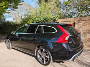 2013 Volvo V60 1.6 T4 R-Design Lux Nav Powershift Euro 5 5dr in Black — image 4