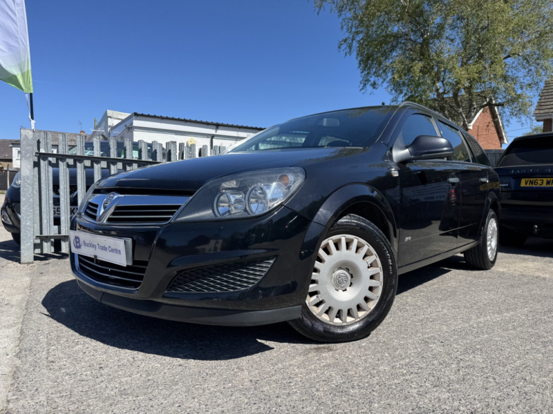 2010 Vauxhall Astra 1.7 Cdti 16v Design in Black — image 1