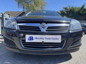 2010 Vauxhall Astra 1.7 Cdti 16v Design in Black — image 3