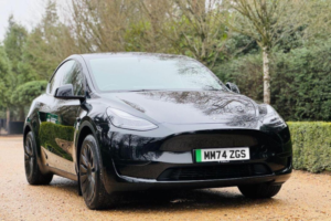 2024 Tesla Model Y Long Range Auto Rwd 5dr in Black — image 2