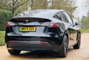 2024 Tesla Model Y Long Range Auto Rwd 5dr in Black — image 3