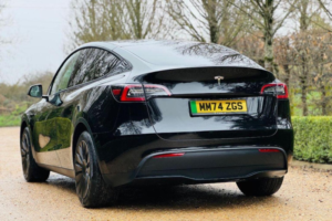 2024 Tesla Model Y Long Range Auto Rwd 5dr in Black — image 4