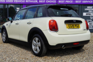 2019 MINI Hatch 1.5 Cooper Classic Euro 6 (s/s) 5dr in White — image 2