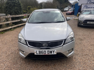 2010 Kia Ceed 1.6 Crdi 3 Euro 5 5dr in Silver — image 3