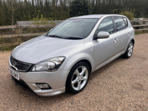 2010 Kia Ceed 1.6 Crdi 3 Euro 5 5dr in Silver — image 4