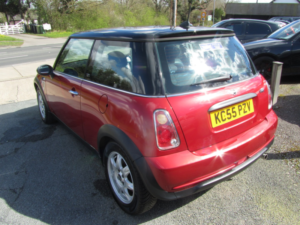 2005 MINI Hatch 1.6 One Seven Hatch in Red — image 4