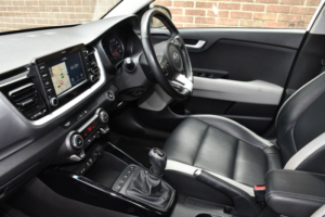2019 Kia Stonic 1.0 T-Gdi 4 SUV 5dr Petrol Manual Euro 6 (s/s) (118 Bhp) in White — image 4