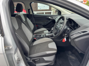 2012 Ford Focus 1.6 Zetec Powershift Euro 5 5dr in Silver — image 3