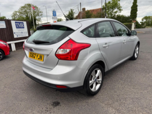 2012 Ford Focus 1.6 Zetec Powershift Euro 5 5dr in Silver — image 6