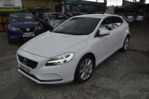 2018 Volvo V40 1.5 Inscription T3 in White — image 3