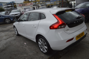 2018 Volvo V40 1.5 Inscription T3 in White — image 4