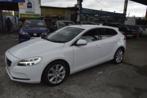 2018 Volvo V40 1.5 Inscription T3 in White — image 5