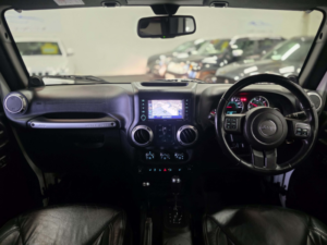 2012 Jeep Wrangler 2.8 Wrangler 4-Door Sahara 2.8 Crd Auto in White — image 2