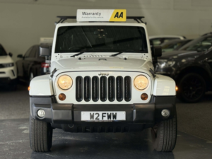 2012 Jeep Wrangler 2.8 Wrangler 4-Door Sahara 2.8 Crd Auto in White — image 3