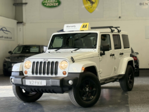 2012 Jeep Wrangler 2.8 Wrangler 4-Door Sahara 2.8 Crd Auto in White — image 4